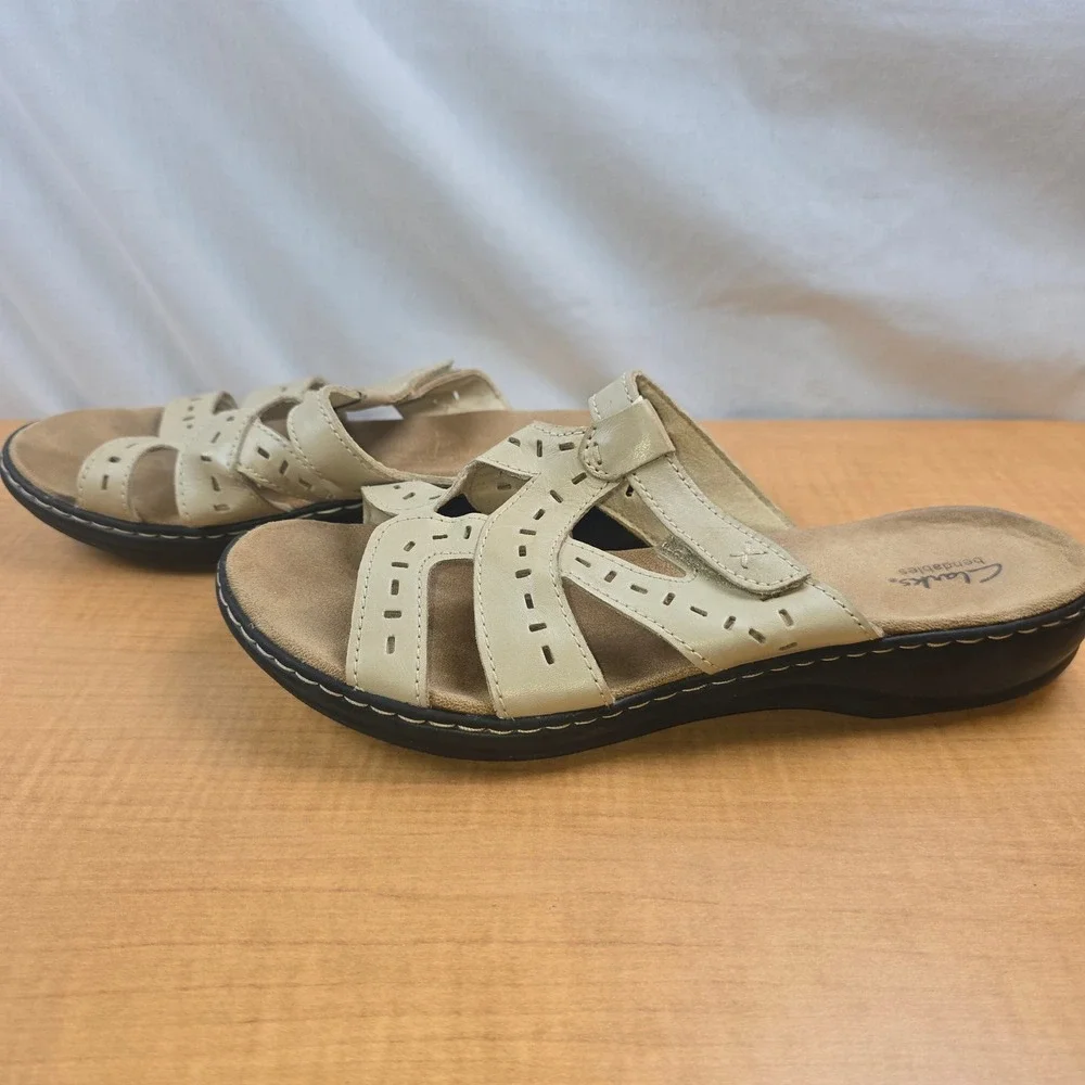 Clarks bendables Women's Sandals Slides Size 11W Tan Hook & Loop adjustment